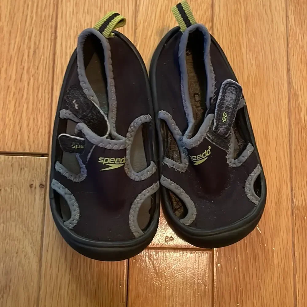 Toddler speedo swim shoes 💧